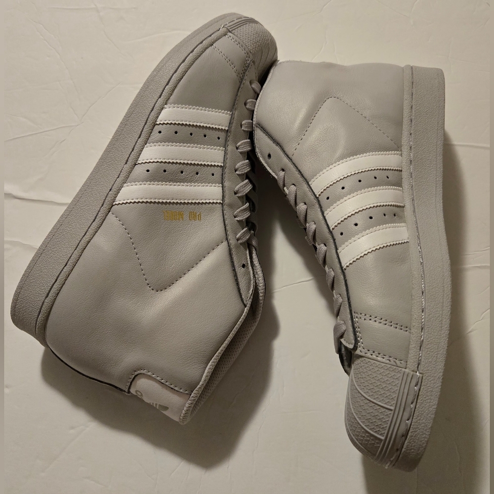 New Adidas Men's Gray Sneakers Size 9.5